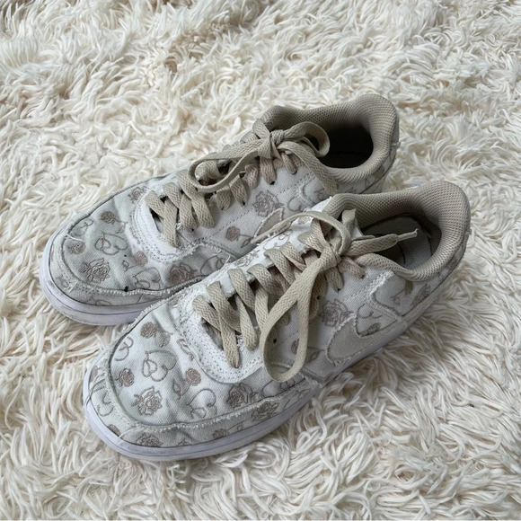 Nike Court Vision Low Valentines Day Hearts Roses Shoes Sneakers ivory size 7.5 - Picture 1 of 9
